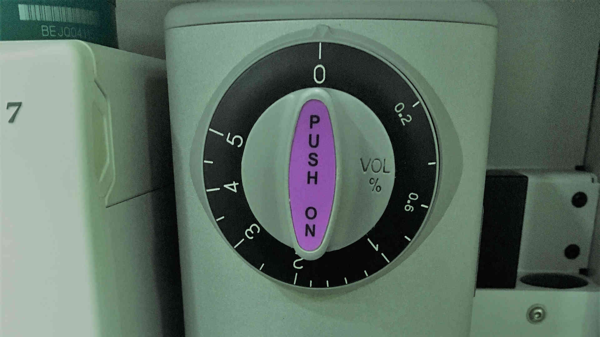 Isoflurane vaporiser