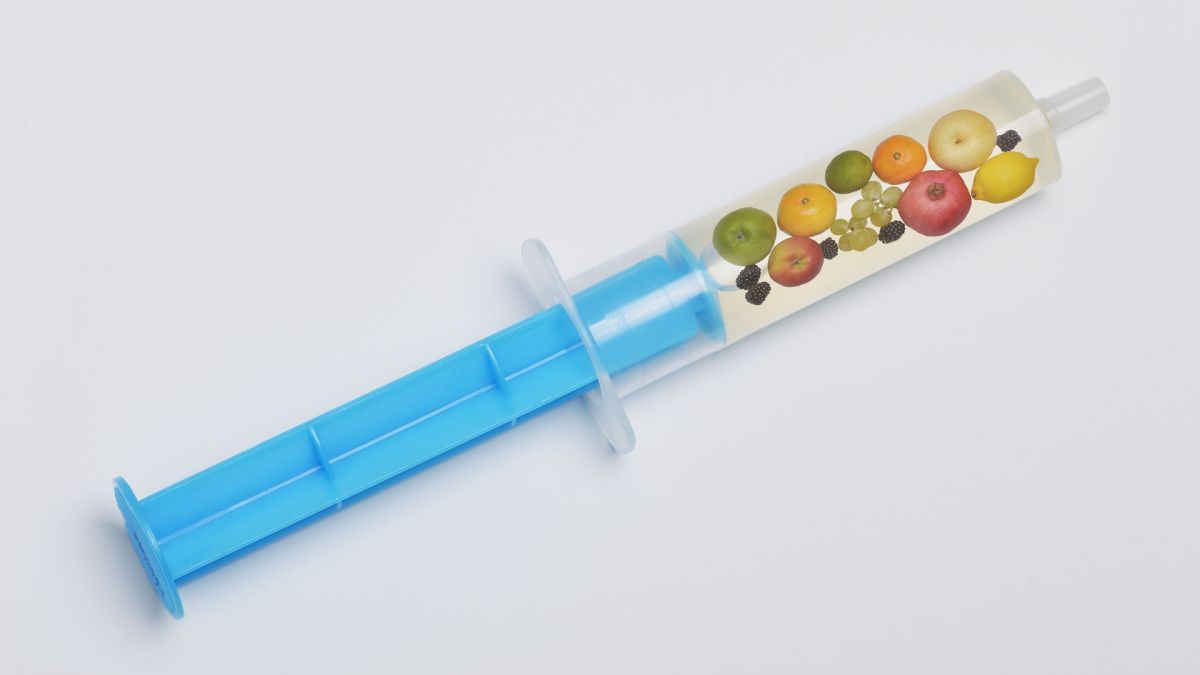 Schematic image of small fruit pieces in a syringe